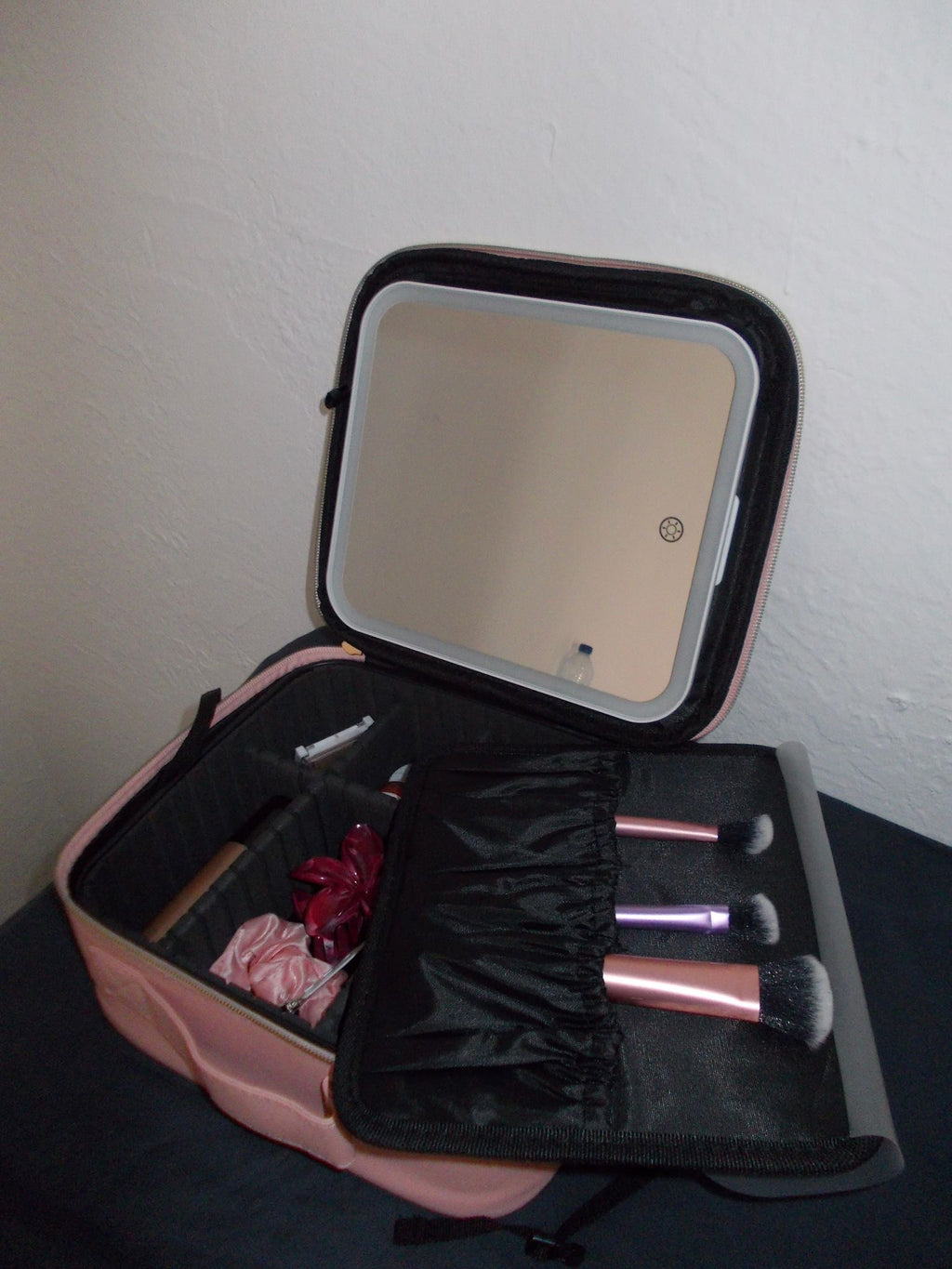 Organizador de maquillaje portátil con espejo LED
